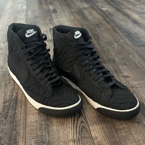 Nike Women’s Quilted Blazer Mid Black Sneakers